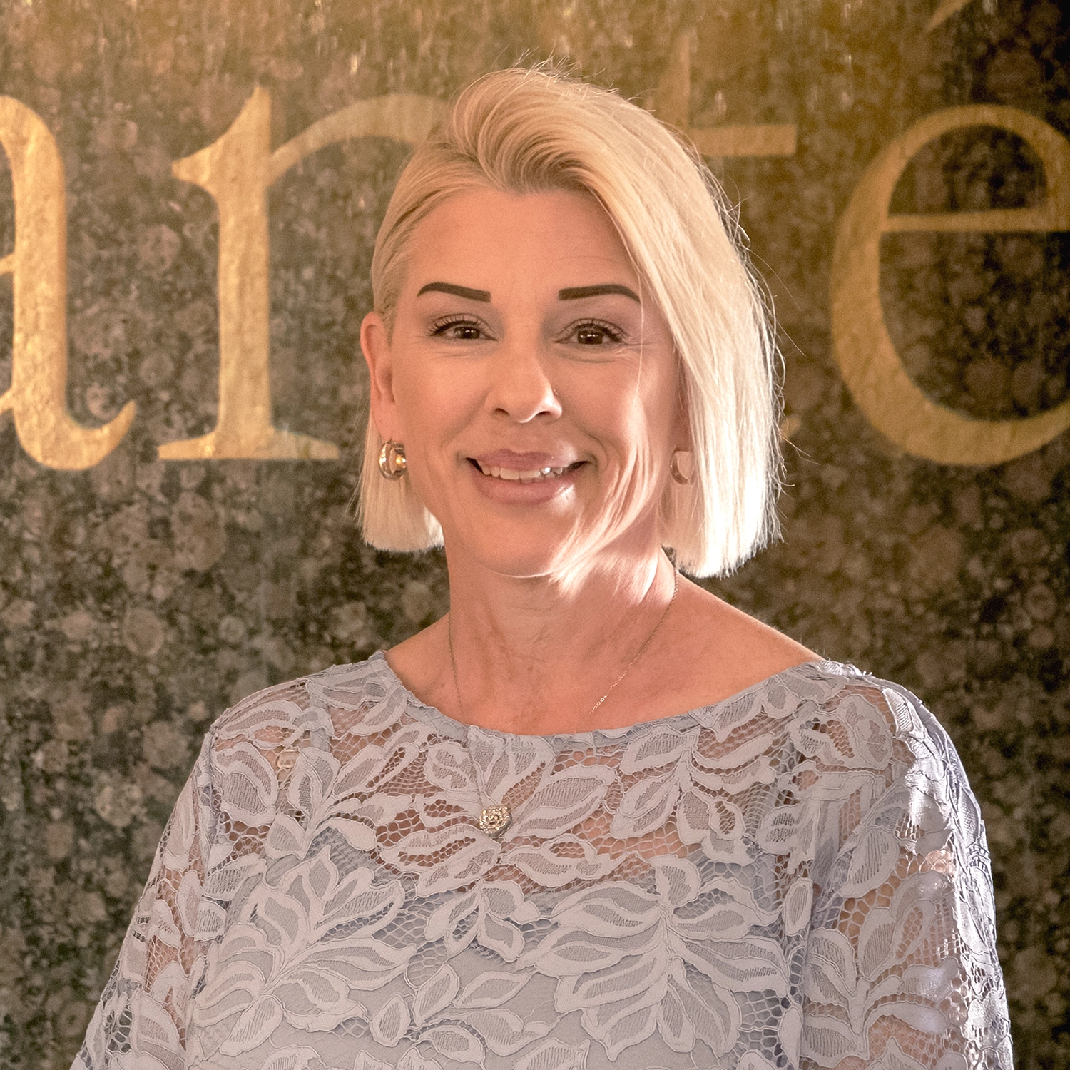 Kelly Pittarelli, Receptionist